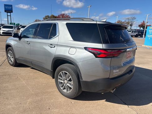 Used 2023 Chevrolet Traverse LT image 7