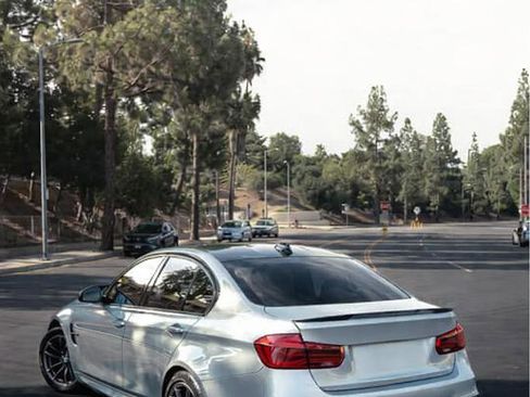 Used 2018 BMW M3 image 3