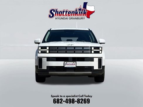 Used 2024 Hyundai Santa Fe SE FWD image 2