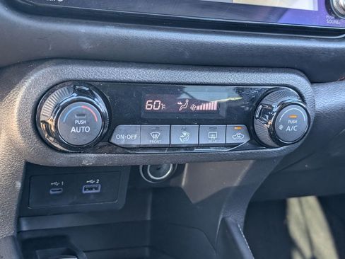 Used 2021 Nissan Kicks SR w/ Interior Electronics Package FWD image 17