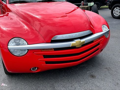 Used 2003 Chevrolet SSR w/ Preferred Equipment Group RWD image 31