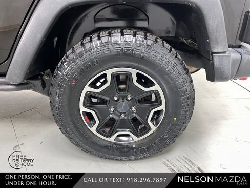 Used 2017 Jeep Wrangler Unlimited Rubicon image 12