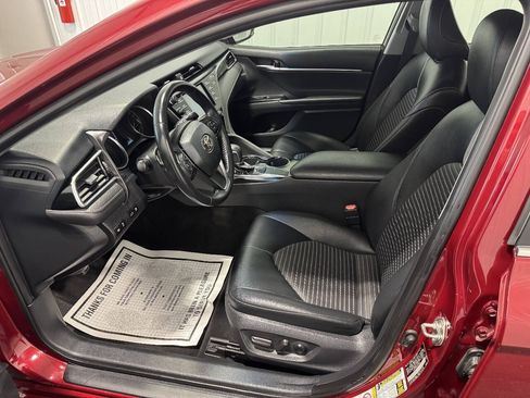 Used 2018 Toyota Camry SE FWD image 10