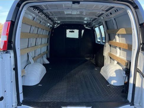 Used 2024 Chevrolet Express 2500 Work Van w/ Driver Convenience Package image 9