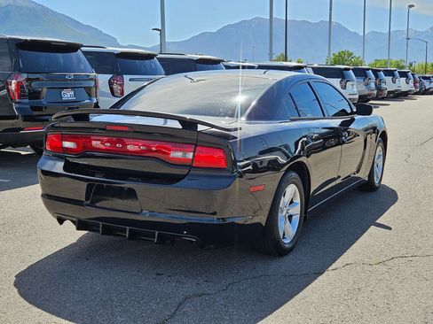Used 2012 Dodge Charger SE RWD image 3