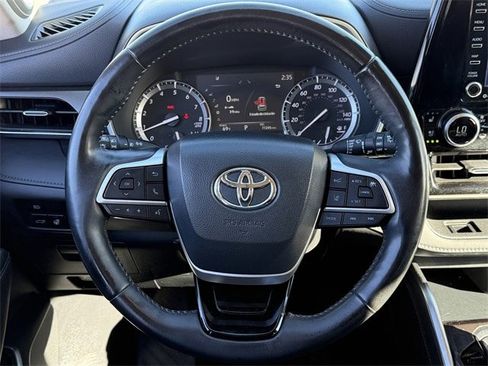 Certified 2022 Toyota Highlander Limited image 14