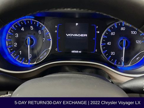 Used 2022 Chrysler Voyager LX image 16