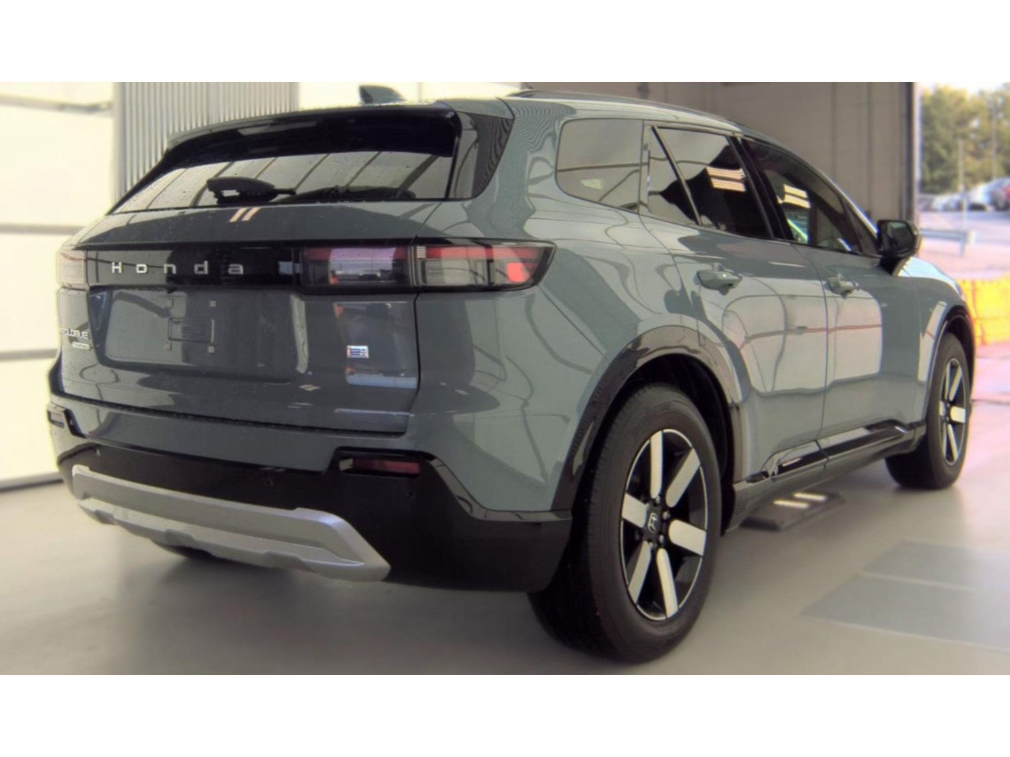Used 2024 Honda Prologue Touring image 3
