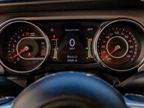 Used 2022 Jeep Gladiator Rubicon w/ Trailer Tow Package image 19