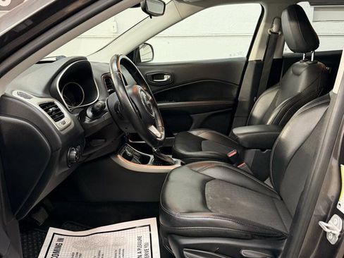 Used 2018 Jeep Compass Latitude w/ Cold Weather Group AWD/4WD image 16