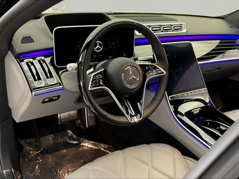 Certified 2026 Mercedes-Benz Maybach S 680 4MATIC image 17