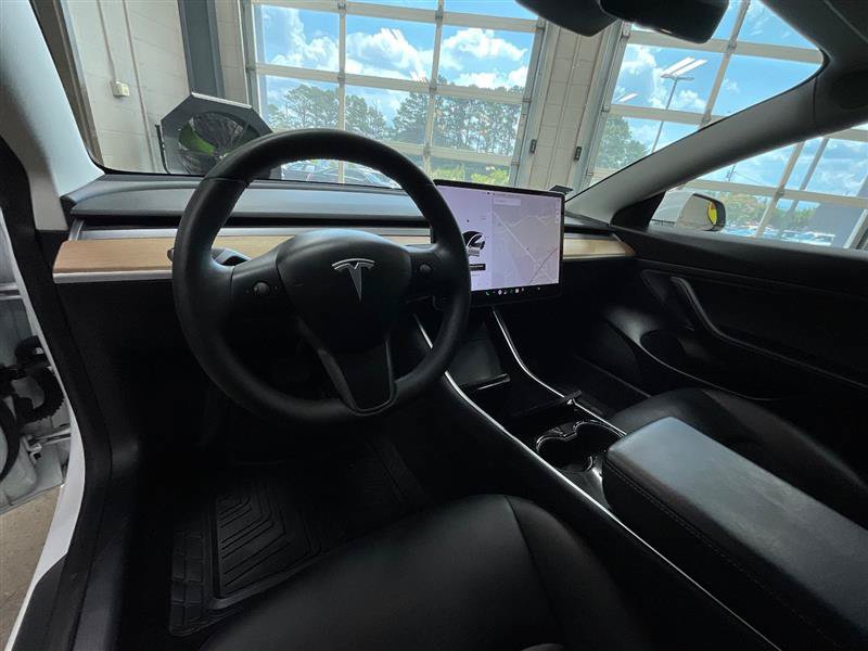 Used 2020 Tesla Model 3 Standard Range RWD image 13