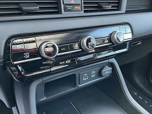 Used 2025 Honda Pilot Elite image 28