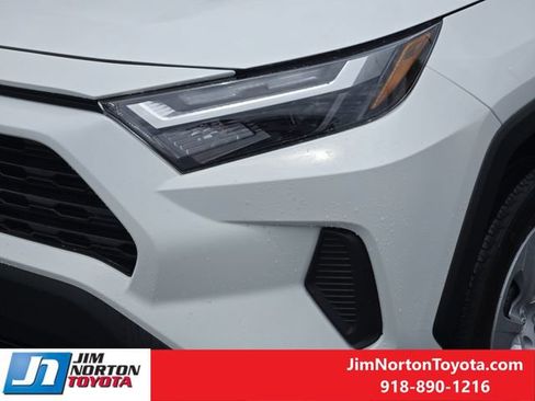 Used 2024 Toyota RAV4 LE AWD/4WD image 10