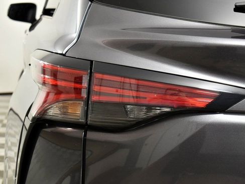 Used 2025 Toyota Sienna XSE w/ XSE Plus Package image 23