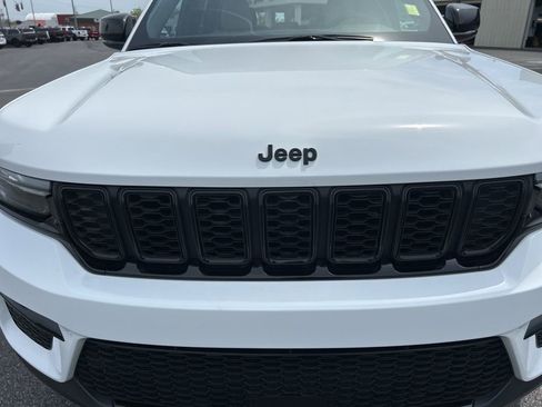 Used 2024 Jeep Grand Cherokee Limited w/ Black Appearance Package image 31