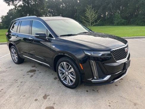 Used 2025 Cadillac XT6 Premium Luxury image 11