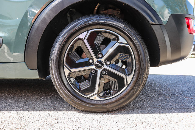Certified 2025 Kia Niro EX FWD image 11