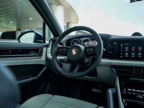 Certified 2025 Porsche Cayenne E-Hybrid image 26
