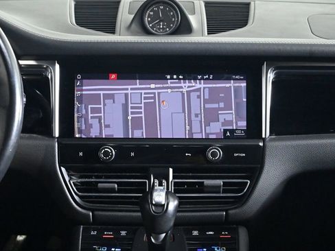 Certified 2023 Porsche Macan AWD/4WD image 13