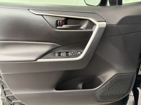 Used 2025 Toyota RAV4 LE AWD/4WD image 12