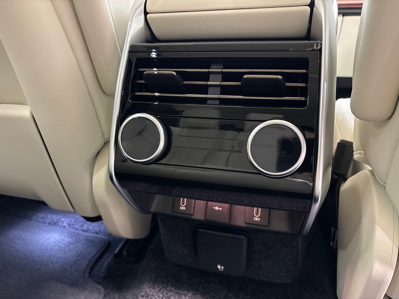 New 2026 Land Rover Range Rover SE AWD/4WD image 37