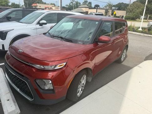 Used 2021 Kia Soul LX FWD image 2