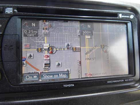 Used 2014 Toyota Sienna XLE w/ Entertainment Package FWD image 15