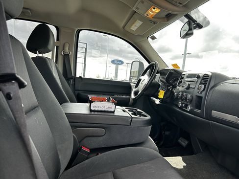 Used 2009 Chevrolet Silverado 2500 LT w/ Exterior Plus Package image 12