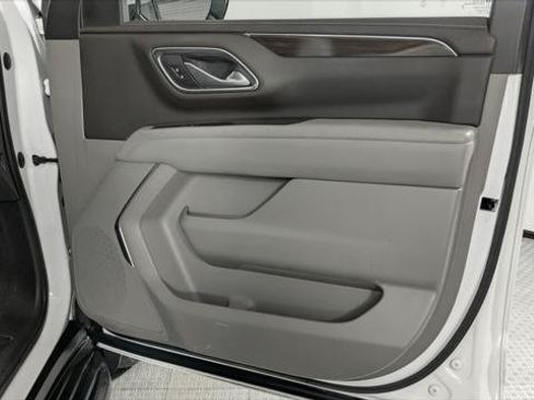 Used 2022 GMC Yukon XL SLE w/ Gmc Pro Safety Plus Package AWD/4WD image 27