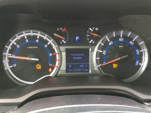 Used 2015 Toyota 4Runner SR5 AWD/4WD image 2