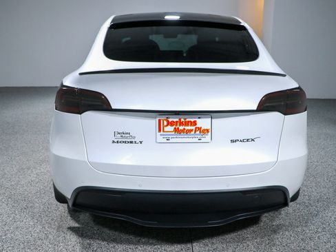 Used 2021 Tesla Model Y 2WD image 7