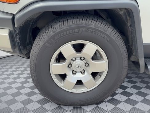 Used 2007 Toyota FJ Cruiser 2WD w/ Upgrade Pkg 2 image 13