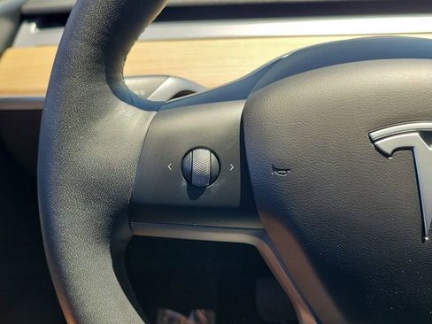 Used 2022 Tesla Model Y Long Range AWD/4WD image 7
