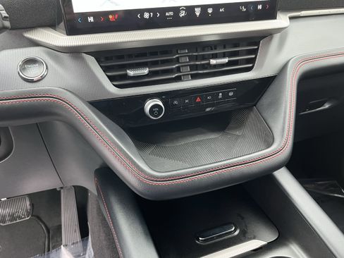 Used 2025 Ford Explorer ST-Line w/ ST-Line Street Pack image 22