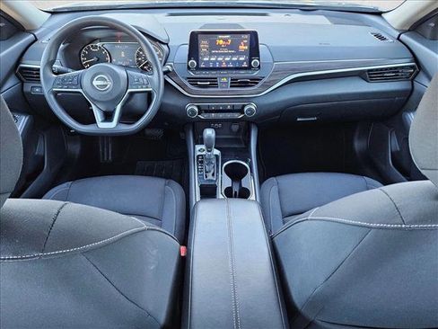 Used 2024 Nissan Altima 2.5 SV image 17