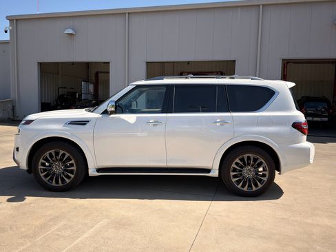 Used 2024 Nissan Armada Platinum w/ Captain's Chairs Package image 6
