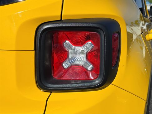 Used 2015 Jeep Renegade Latitude image 8