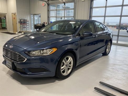 Used 2018 Ford Fusion SE w/ Fusion SE Technology Package image 5