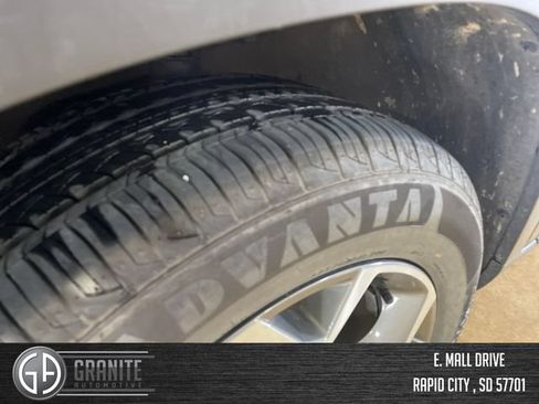 Used 2025 Chevrolet Trax LT FWD image 28