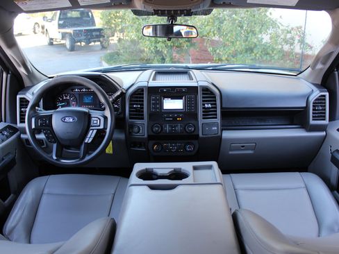 Used 2022 Ford F250 XL w/ Power Equipment Group image 24