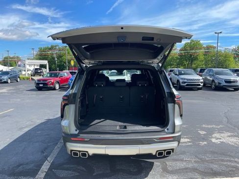 Used 2025 Chevrolet Traverse LT w/ Sun and Wheel Package AWD/4WD image 8