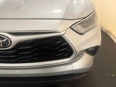 Used 2023 Toyota Highlander LE image 5
