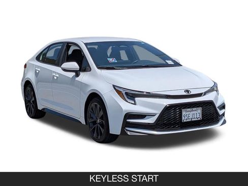 Used 2025 Toyota Corolla SE FWD image 2