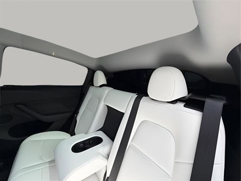 Used 2023 Tesla Model Y Long Range image 44