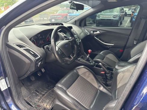 Used 2017 Ford Focus ST w/ Equipment Group 401A FWD image 2