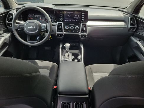 Used 2023 Kia Sorento LX FWD image 19
