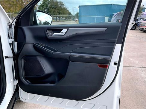 Used 2023 Ford Escape SE image 23