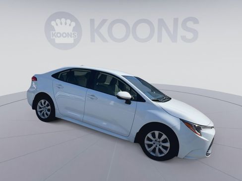 Used 2023 Toyota Corolla LE image 2