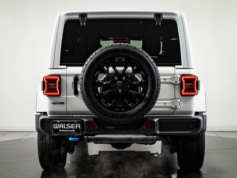 Used 2024 Jeep Wrangler Unlimited Sahara w/ Safety Group image 7